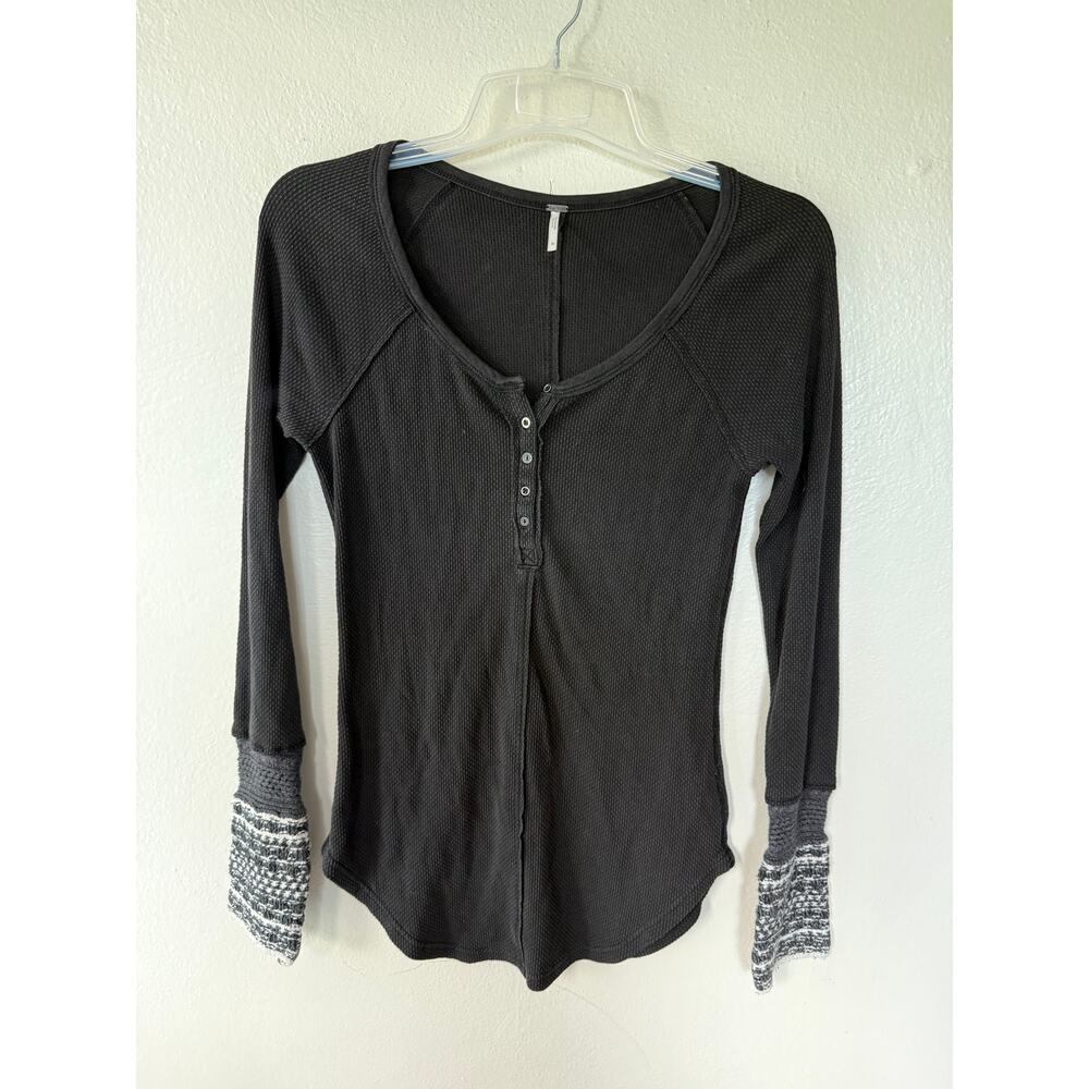 Free People Gray Waffle Knit Henley Top Long Sleeve Contrast Cuffs Size L - Picture 3 of 10